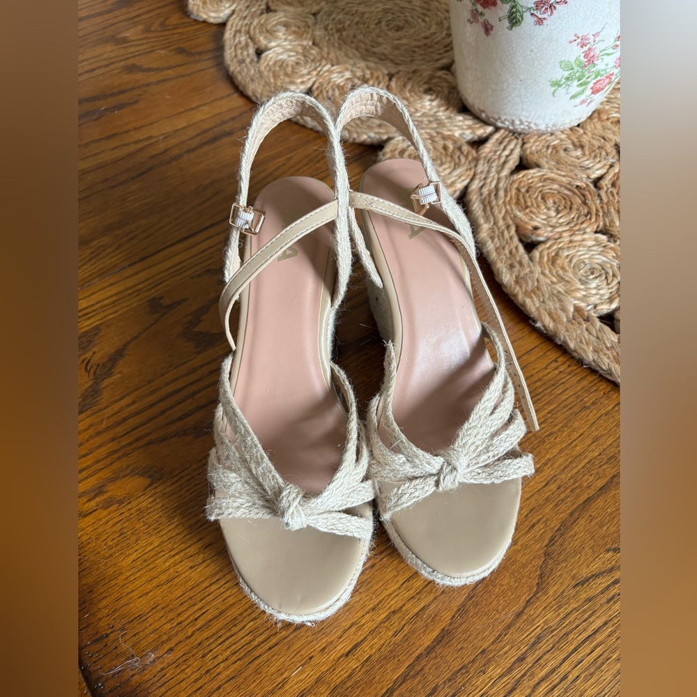Mia wedges